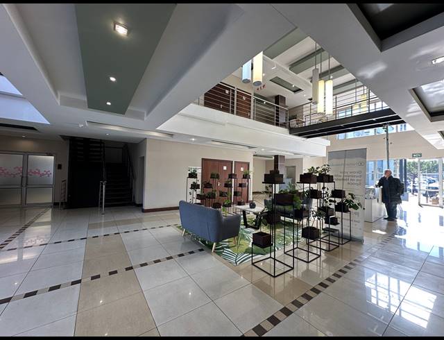 75M² CO-WORKING SPACE TO LET IN DIE HOEWES